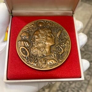 The Franklin Mint 1977 Calendar Art Medal by Donald Everhart II Medal size 76mm